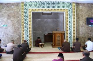 Umat Islam Wajib Mencari Bekal Untuk Kampung Akhirat
