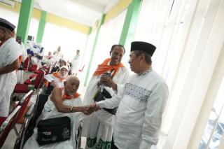 Gubri Syamsuar Melepas Keberangkatan 283 CJH Riau