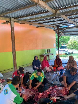 MTsN 2 Kota Pekanbaru Laksanakan Pemotongan Hewan Kurban