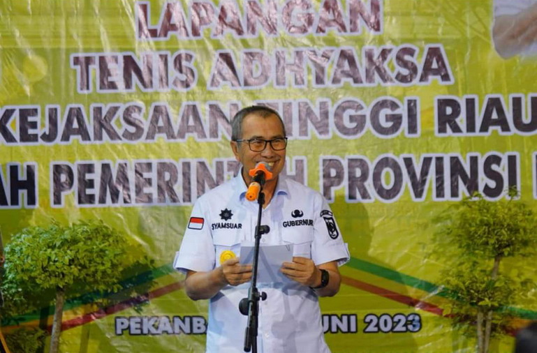 Gubri Syamsuar Resmikan Lapangan Tenis Indoor Kejati Riau
