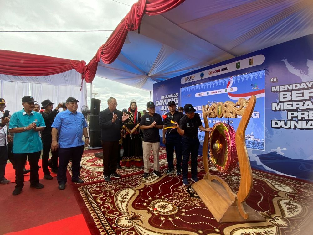 Gubri Buka Kejurnas Dayung Junior di Kebun Kopi Kuansing