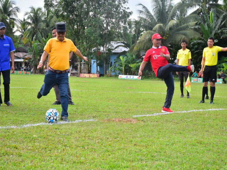 Pj Bupati Kampar Buka Secara Resmi Open Turnamen Sepakbola Gubernur Riau Cup