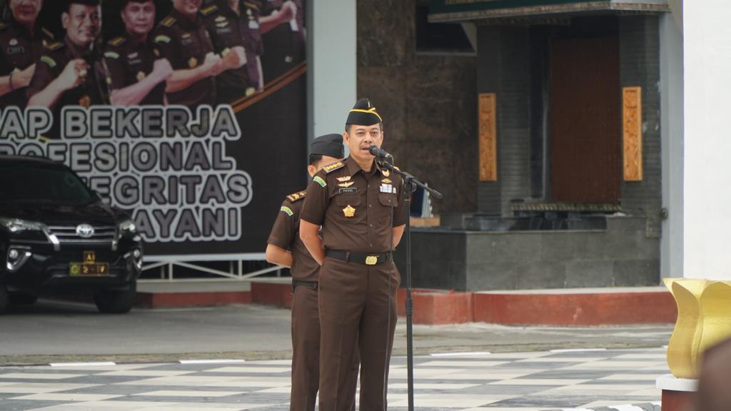 Aspidmil Kolonel Laut (KH) Faisol, S.HÂ Penerima Apel Kerja Pagi di Kejati RiauÂ