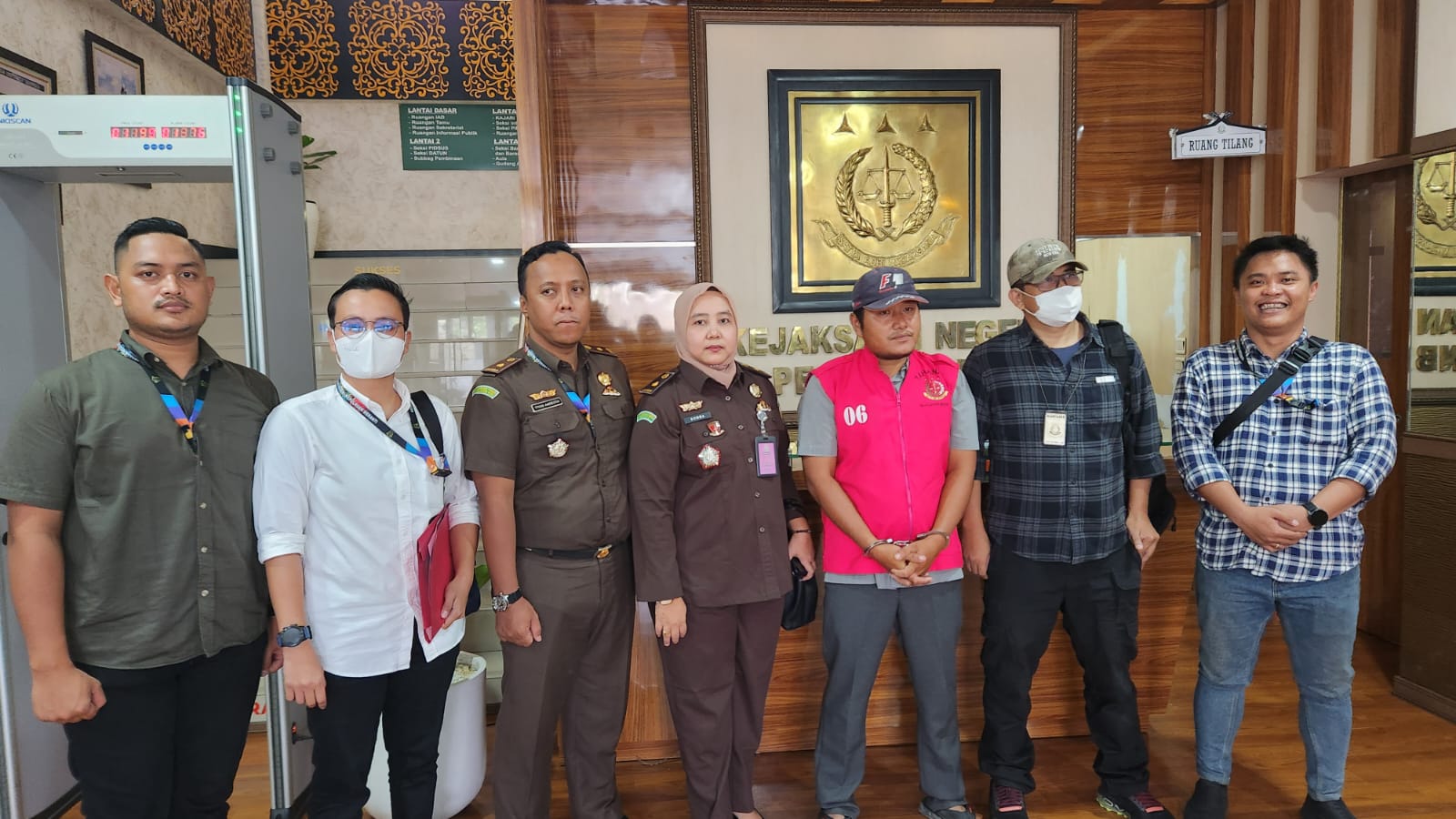 Tim Tabur Kejagung Serahkan Tersangka F ke Tim Pidsus Kejari Kepulauan MerantiÂ