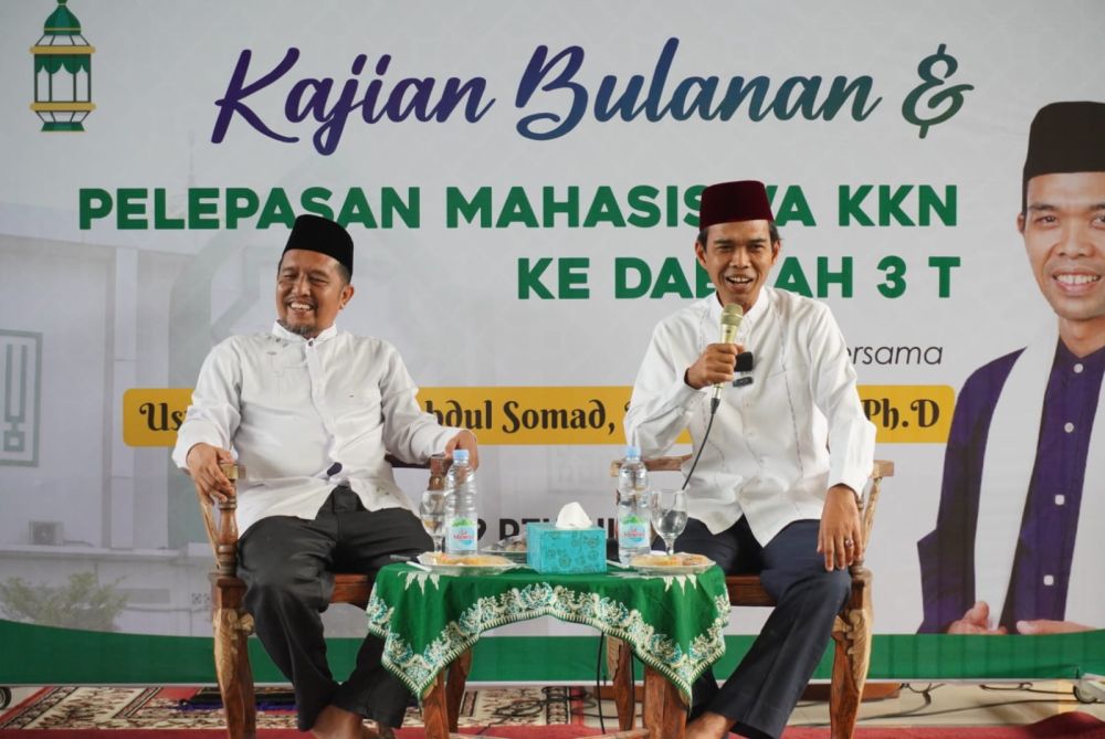 Ustadz Abdul Somad Lepas 52 Mahasiswa KKN Umri ke Suku Talang Mamak
