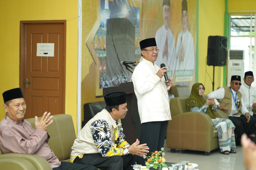 Bupati Wardan Sambut Kedatangan 365 Jemaah Haji Asal Inhil di EHA Pekanbaru