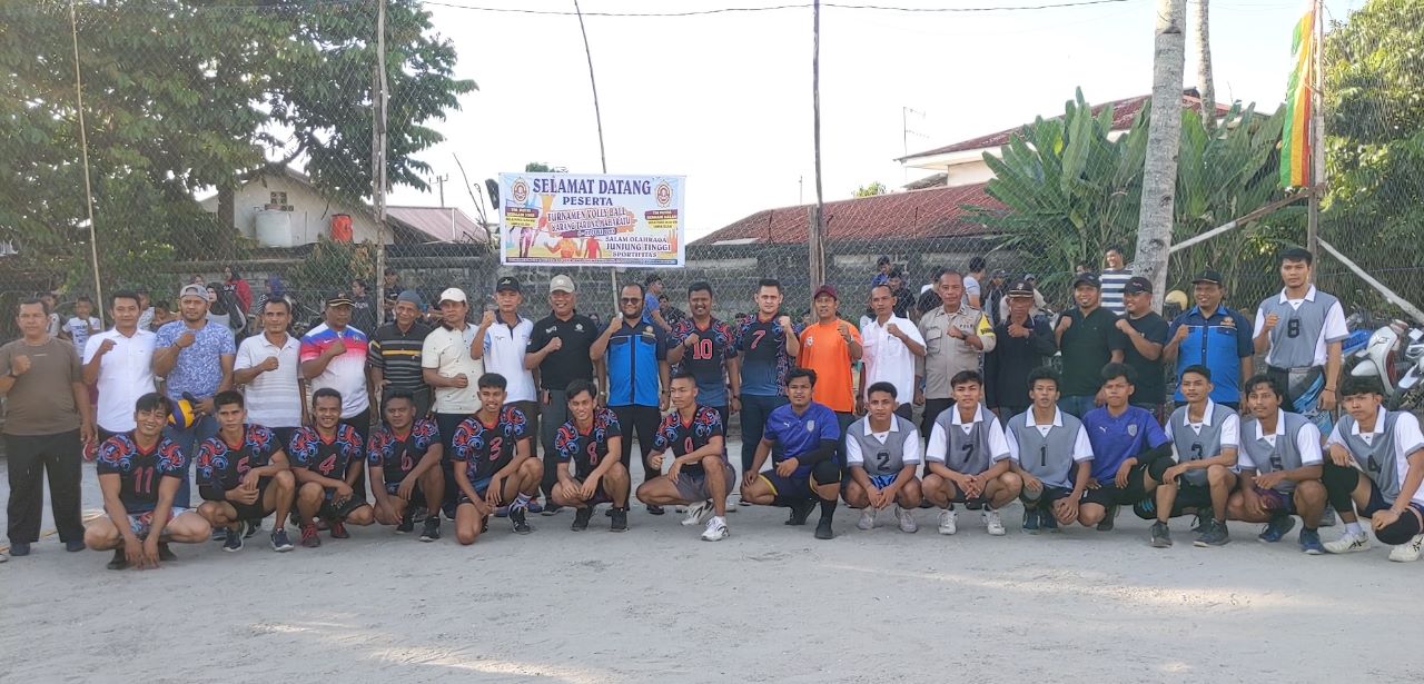 Ketua KONI Pekanbaru Buka Turnamen Volly Ball Karang Taruna Maharatu 2023