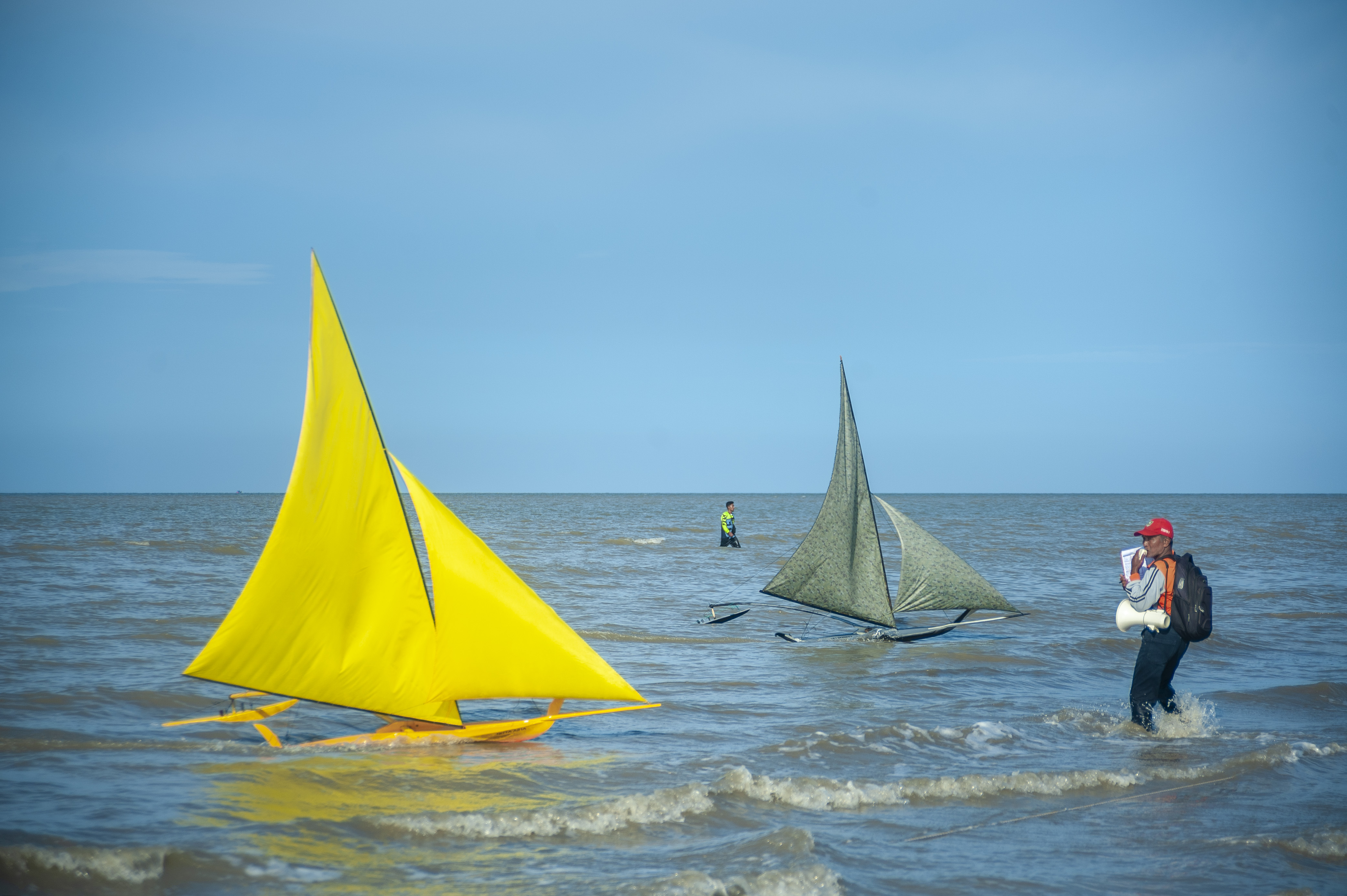 Puluhan Miniatur Perahu Warna-warni Berlayar di Pantai Lapin Bengkalis