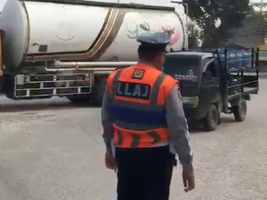 Tim Gabungan Dishub dan Satlantas Pekanbaru Tindak Puluhan Truk Masuk Kota