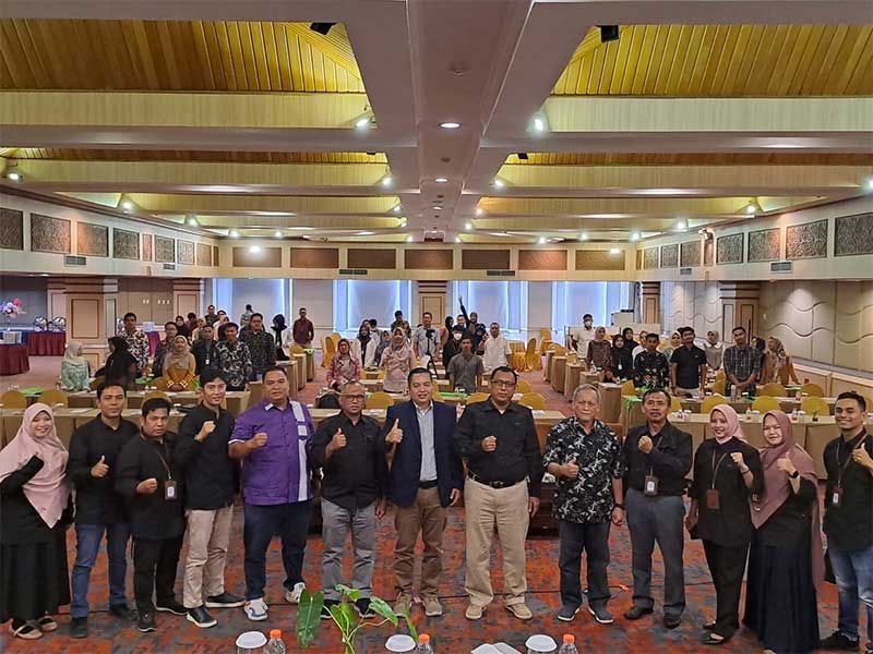 UR Gelar Seminar Sehari Pertanian Akselerasi Sertifikat Kelapa Sawit Rakyat