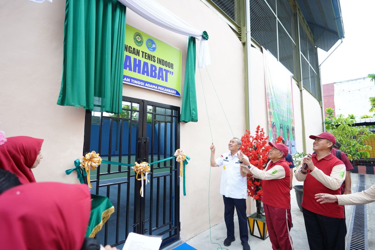 Gubri Syamsuar Resmikan Lapangan Tenis Indoor SAHABAT PTA Pekanbaru