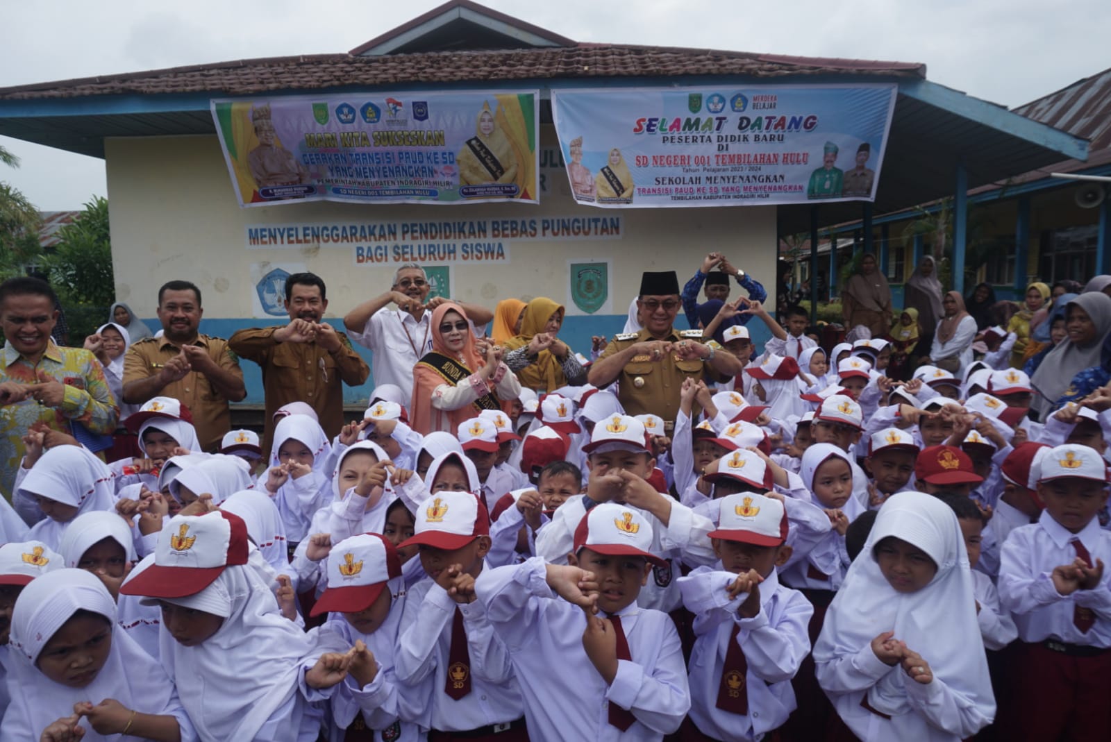 Ke Sekolah, Bupati Wardan Bersama Bunda PAUD Pastikan Program Sekolah Menyenangkan Terlaksana
