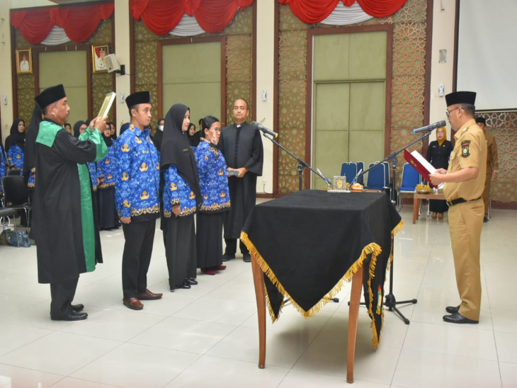 Pj Bupati Kampar Muhammad Firdaus Lantik dan Ambil Sumpah 85 Orang Fungsional Tenaga Pendidik Â