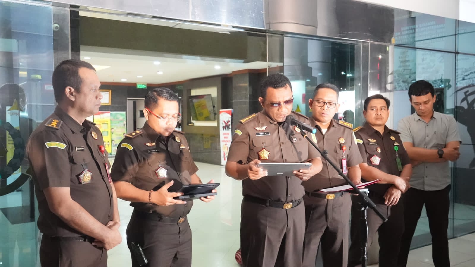 Kejati Sulsel Melakukan Penetapan dan Penahanan Tersangka SY dan AN