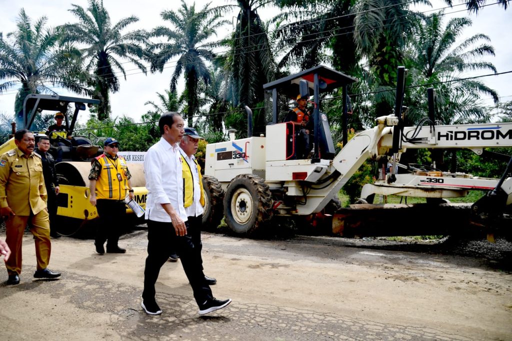 Presiden Jokowi Tinjau Perbaikan Infrastruktur Jalan di Provinsi Bengkulu