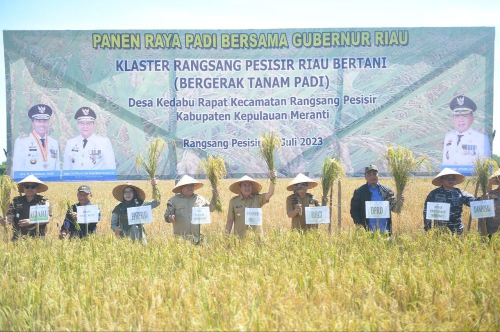 Gubri Syamsuar Panen Raya di Desa Kedabu Rapat