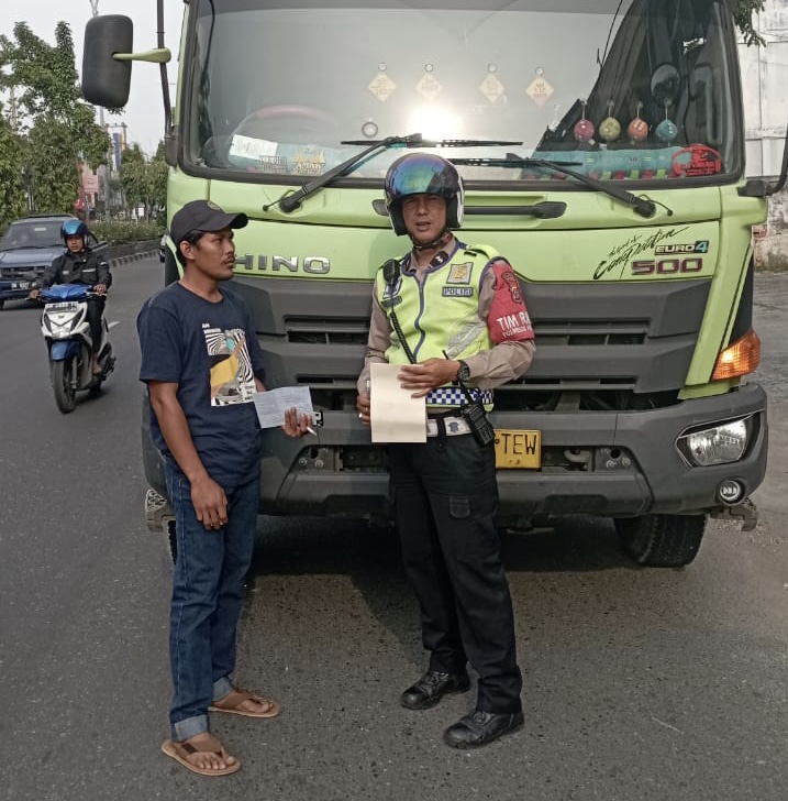Langgar Aturan, 20 Truk Tonase Besar Ditilang Satlantas Pekanbaru
