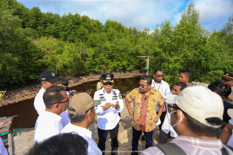 Plt Bupati Asmar Bawa Tim Bappenas Kunjungi Desa di Meranti