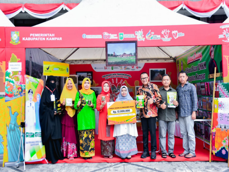 Pj Bupati Apresiasi UMKM Kerupuk Lomang Balado Juara III Gernas BBI dan BBWI Riau