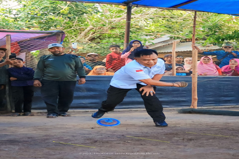 Plt Bupati Asmar Buka Turnamen Gasing di Telukbelitung