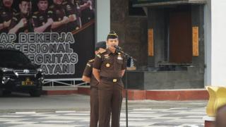 Aspidmil Kolonel Laut (KH) Faisol, S.HÂ  Penerima Apel Kerja Pagi di Kejati RiauÂ 