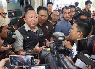 Pemilik Tanah S kemudian Notaris PPAT KSE dan Kuasa Penjual "P" DiperiksaÂ 