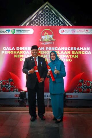 Bupati dan Ketua TP PKK Siak Raih Penghargaan MKK Tingkat Nasional