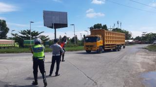 Dishub Usir Ratusan Truk Tonase Besar yang Nekat Melintas Dalam Kota Pekanbaru