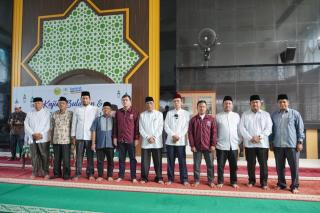 Ustadz Abdul Somad Lepas 52 Mahasiswa KKN Umri ke Suku Talang Mamak