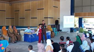 Kejaksaan Negeri Dumai Berikan Penyuluhan Hukum di SMPN 2Â 
