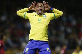 Resmi! Vitor Roque ke Barcelona dari Athletico Paranaense