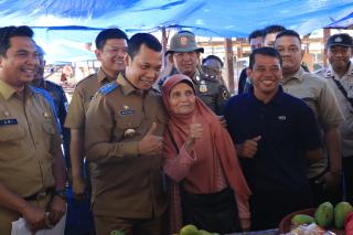 Dengarkan Aspirasi Pedagang, Pj Walikota Tinjau Revitalisasi Pasar Palapa
