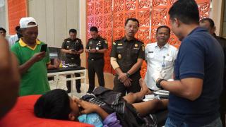 Gelar Donor Darah dan Sunat Masal, Kajati Riau : Moga Kegiatan Ini BermanfaatÂ 