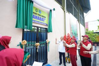 Gubri Syamsuar Resmikan Lapangan Tenis Indoor SAHABAT PTA Pekanbaru