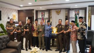 Rombongan Ketua Komisi 1 DPRD Provinsi Kunjungan Kerja Ke Kejaksaan Tinggi Riau