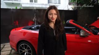 Usai Lepas Hijab, Nathalie Holscher Pamer Mobil Sport Baru Seharga Miliaran