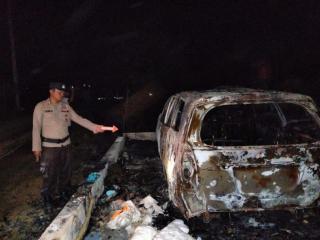 Satu Unit Rumah dan Mobil Inova di Rohul Ludes Terbakar, Personil Polsek Rambah Hilir Langsung Turun
