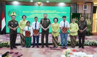 Jaksa Agung: Peran Ibu Mempengaruhi Pencapaian Kinerja Suami Sebagai Aparatur KejaksaanÂ Agar Berada
