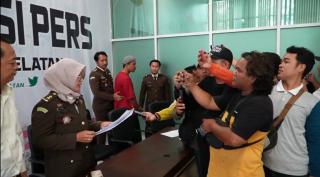 Tim Tabur Kejati Sumsel Berhasil Mengamankan Ade Kurniawan DPO 4 Tahun