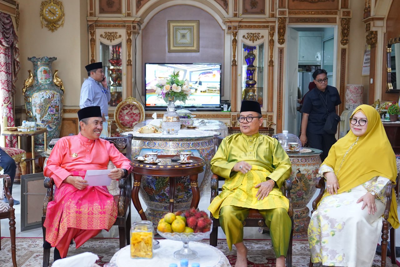 Jelang HUT Riau, Gubri Syamsuar Anjangsana ke Rumah Mantan Gubernur Riau Rusli Zainal