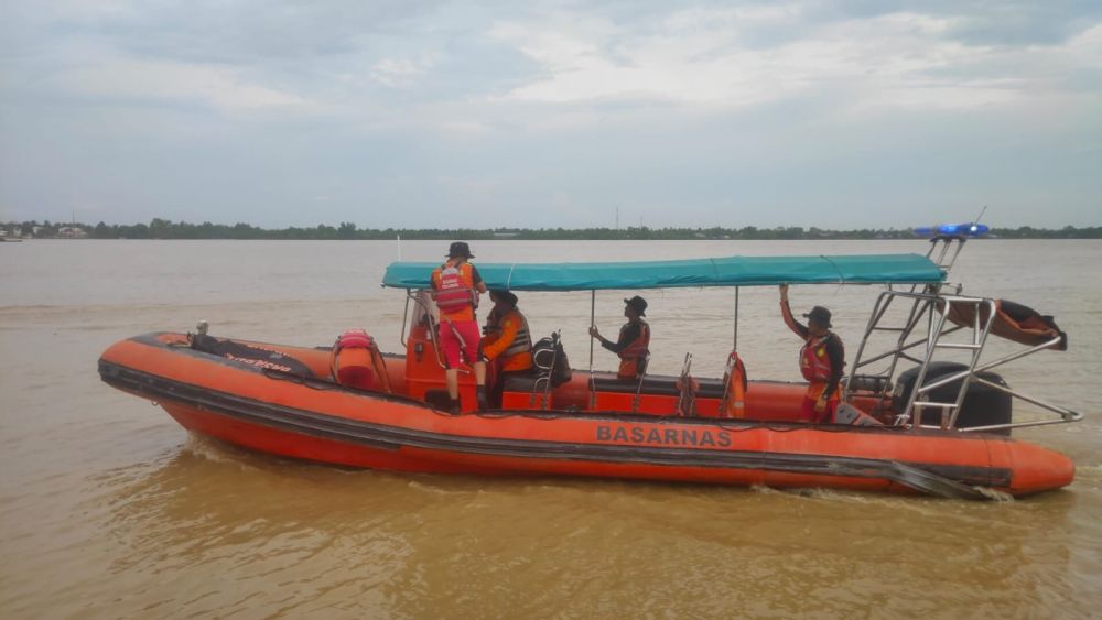 Basarnas Cari Korban Tenggelam Usai Tersambar Petir di Inhil