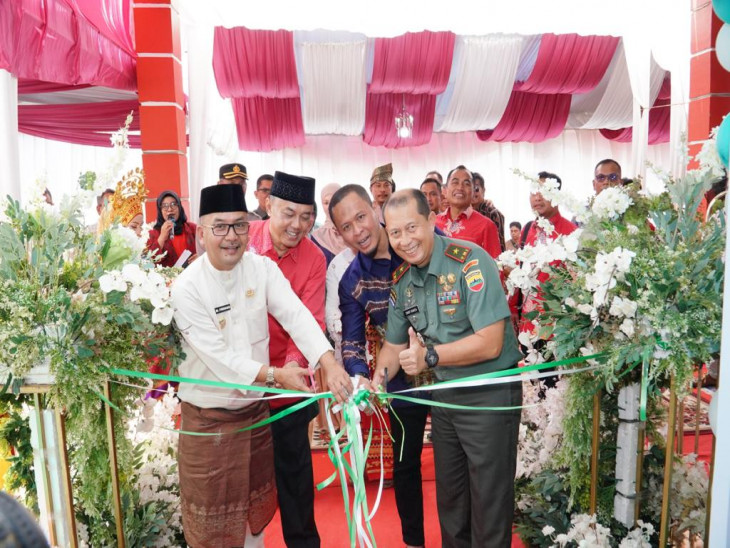 Pj Bupati Kampar Resmikan RS Nurlima Lipat Kain