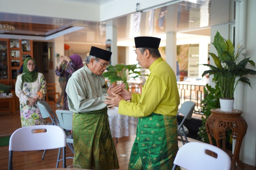 Gubri Syamsuar Sambangi Kediaman Mambang Mit