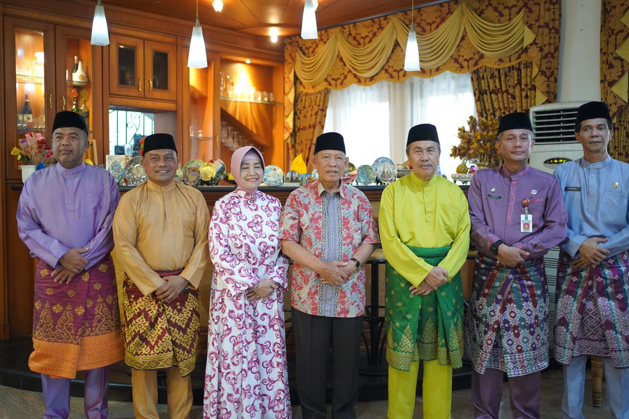 Gubri Syamsuar Sambangi Kediaman Mantan Gubernur Riau Saleh Djasit