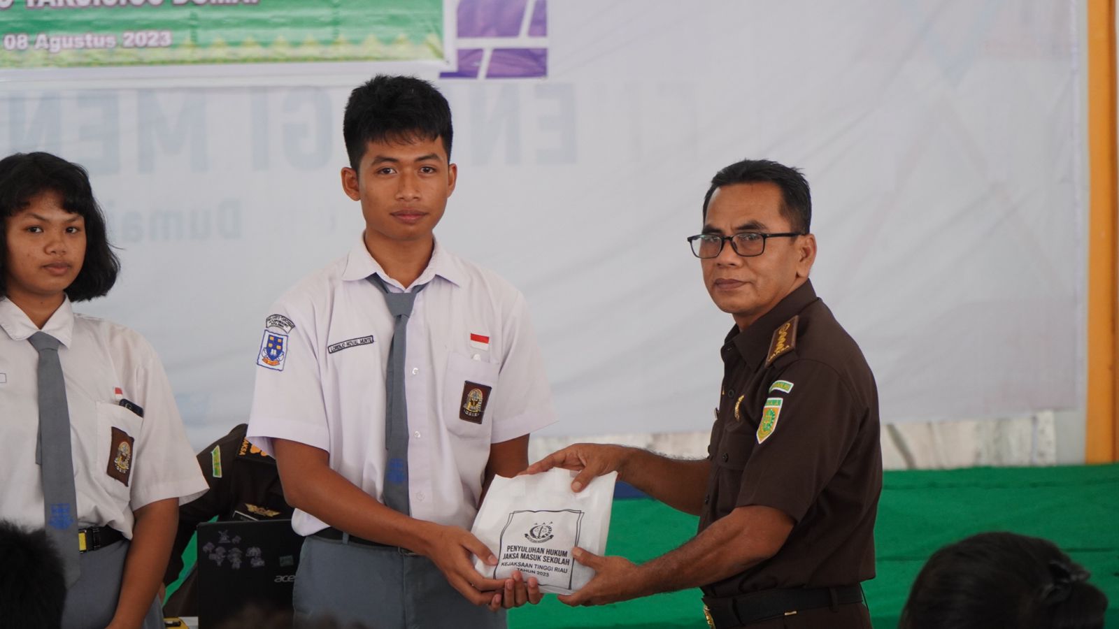 Penkum Kejati Riau Melakukan Penyuluhan Hukum di SMA Santo Tarcisius DumaiÂ