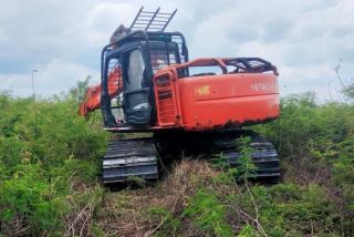 Polisi Amankan Alat Berat Buka Kebun Sawit di Hutan Produksi di Rohil