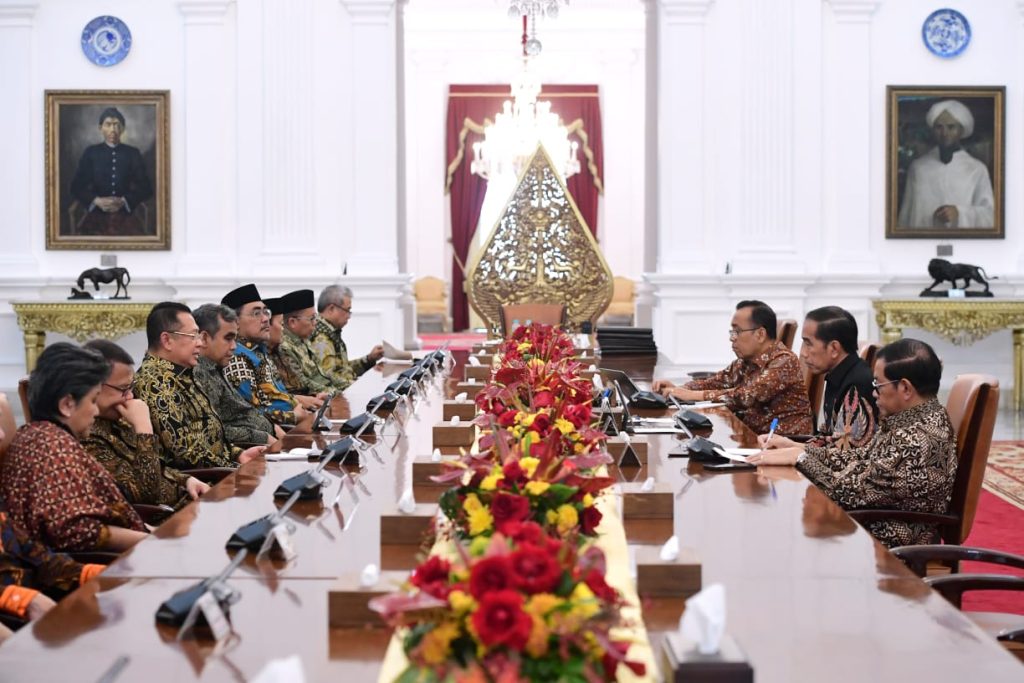 Presiden Jokowi Terima Pimpinan MPR di Istana Merdeka