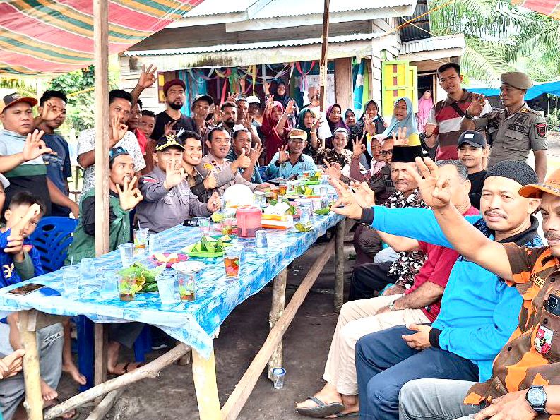 Kunjungi Desa Eks Transmigrasi, Wabup Bagus Santoso dan Manager PLN Pastikan Jaringan Listrik