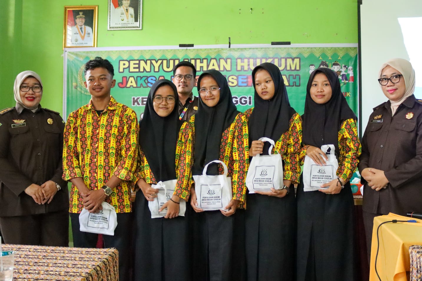 Kejati Riau Gelar Penyuluhan Hukum Program JMS di SMK Negeri 1 Siak