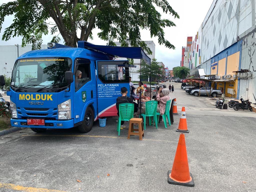 Warga Apresiasi Bupati Kasmarni, Layanan Weekend Dukcapil di Mancy Dinilai Sangat Membantu